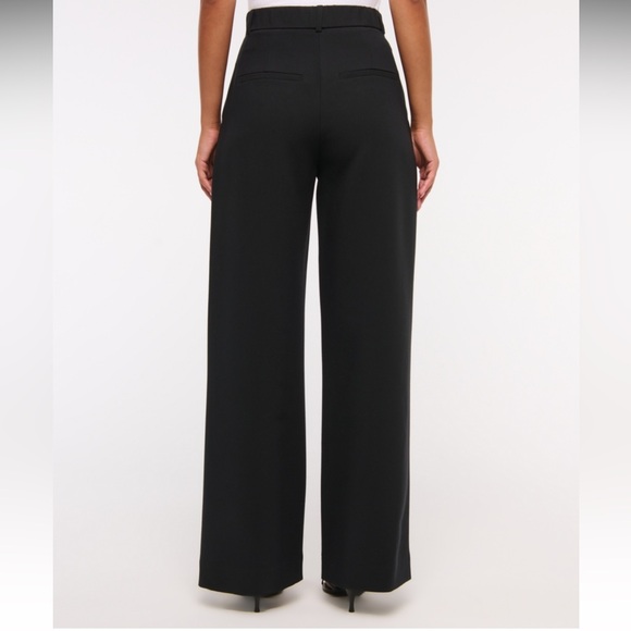 Abercrombie and Fitch pants
Sloane Tailored Wide Leg Pant
31/12 S - Picture 3 of 6